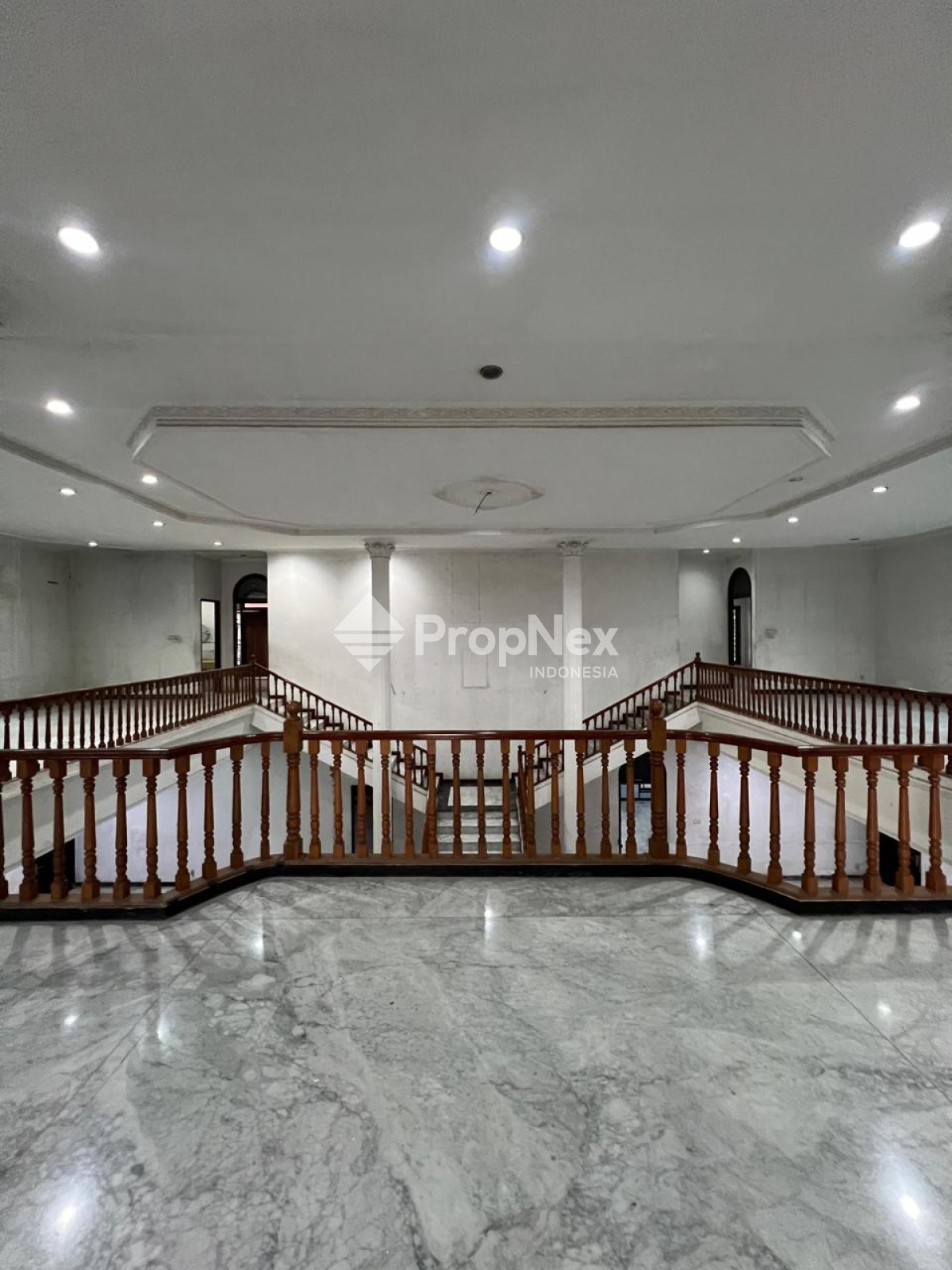 Rumah 2 Lantai Bagus SHM di Mojoklanggru Siap Huni — foto 5